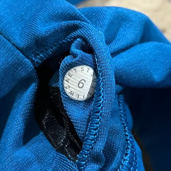 Lululemon Invigorate Sports Bra Whirlpool Blue Size 6 - Picture 3 of 4